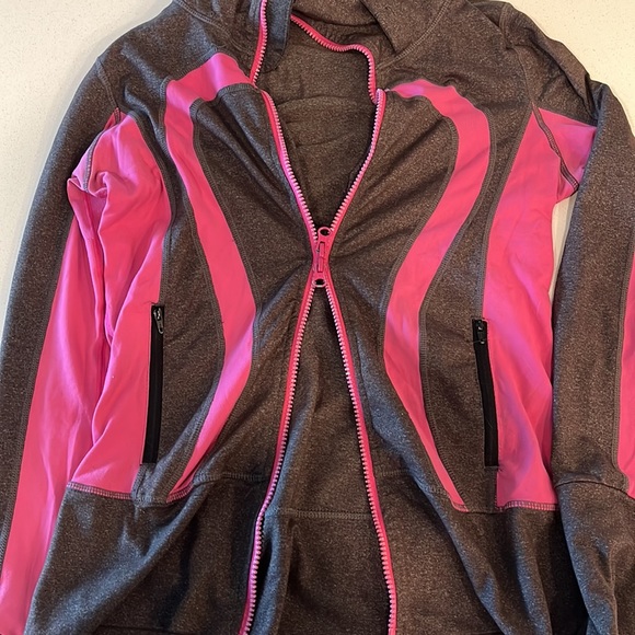 LULULEMON JACKET - Picture 3 of 3